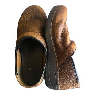 Leather DANSKO Women's XP Professional EU 39 US 8.5-9 BROWN Floral Engraved